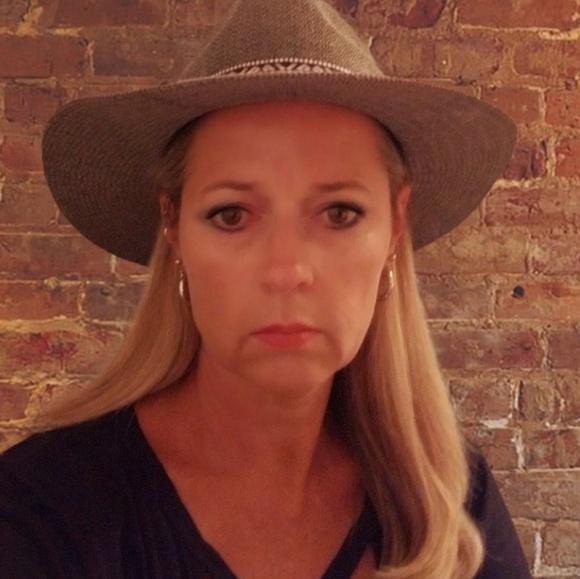 ๐ผMeet your Posher, Tracy๐ - Picture 8 of 8